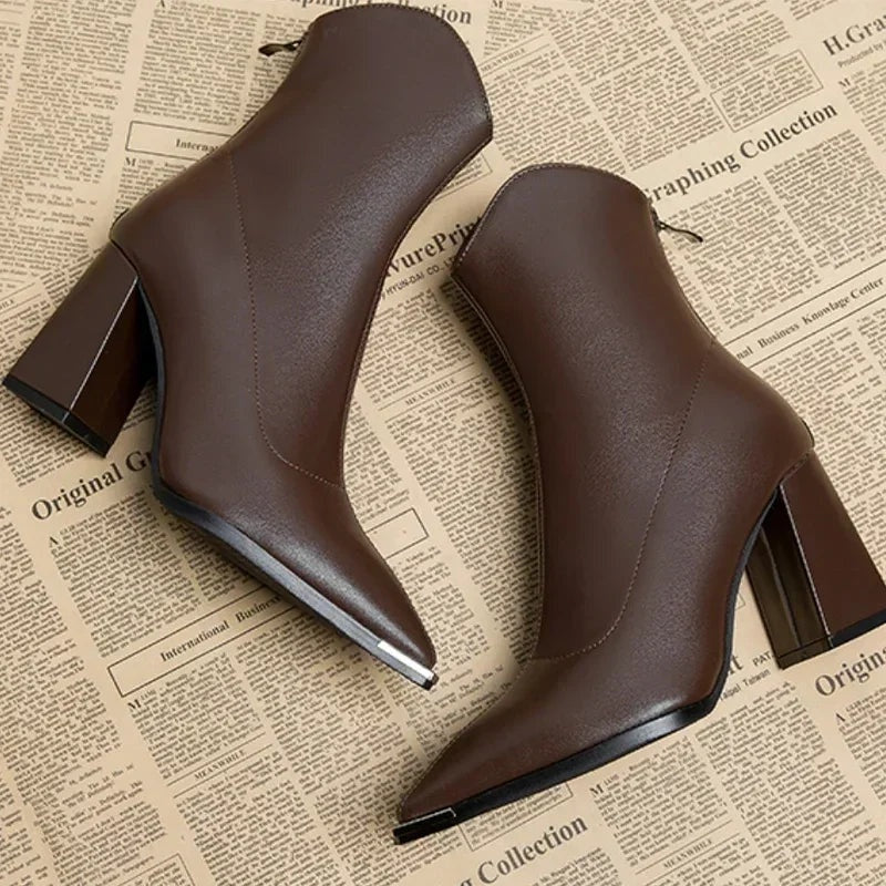 Vera | Chelsea Boots Mulher Salto Bloco Bico Metálico