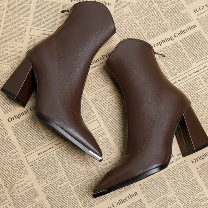 Vera | Chelsea Boots Mulher Salto Bloco Bico Metálico