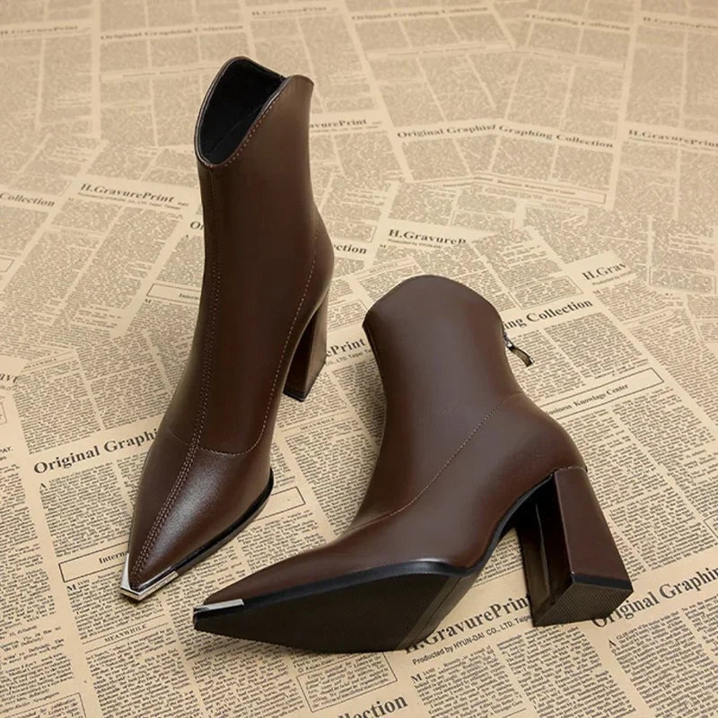 Vera | Chelsea Boots Mulher Salto Bloco Bico Metálico