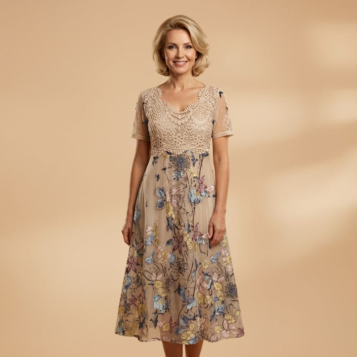 Mariana | Vestido Midi de Renda Estampado Mulher Manga Curta