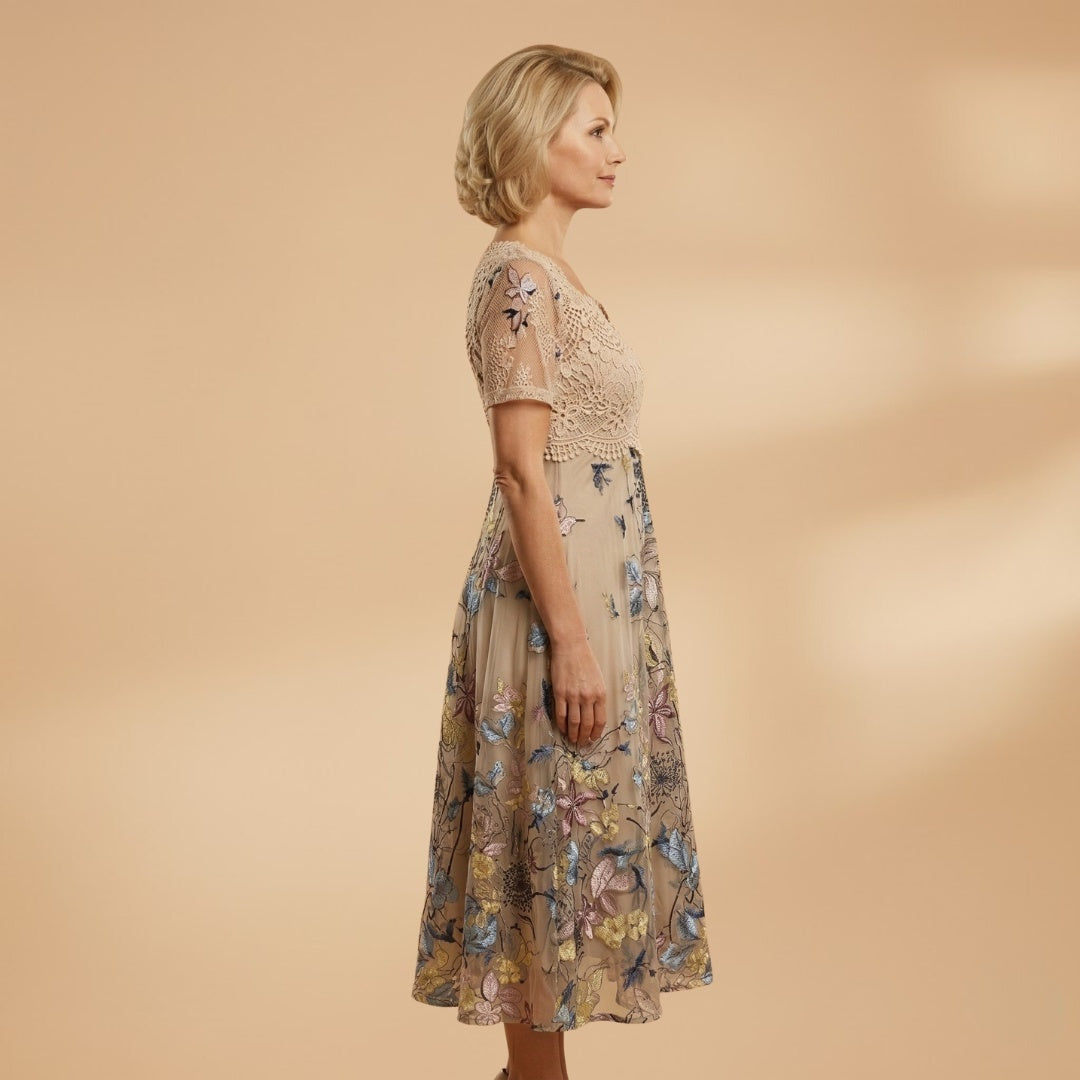 Mariana | Vestido Midi de Renda Estampado Mulher Manga Curta
