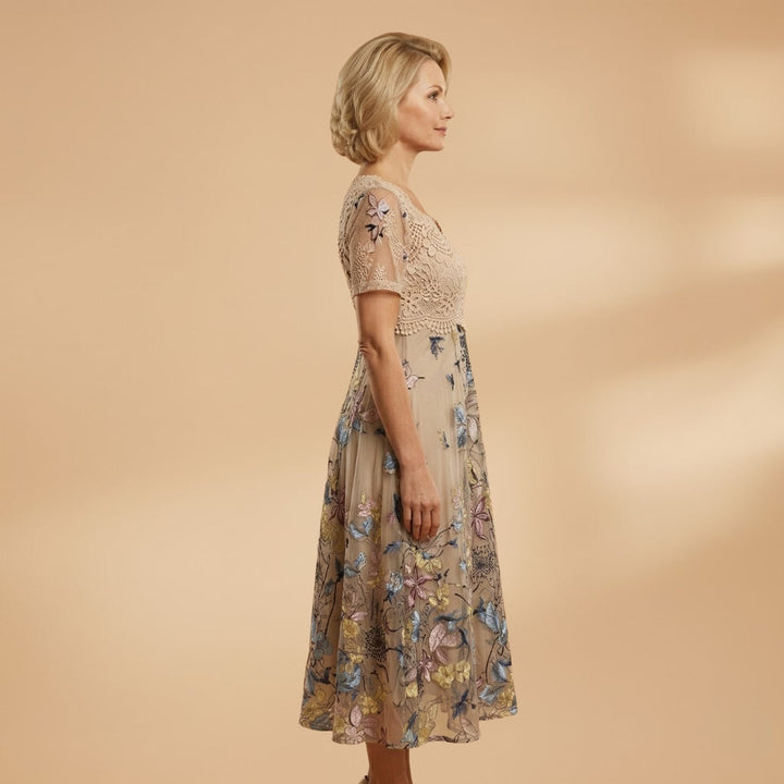 Mariana | Vestido Midi de Renda Estampado Mulher Manga Curta