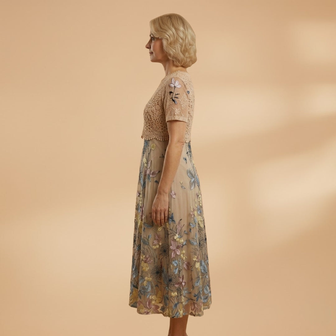 Mariana | Vestido Midi de Renda Estampado Mulher Manga Curta