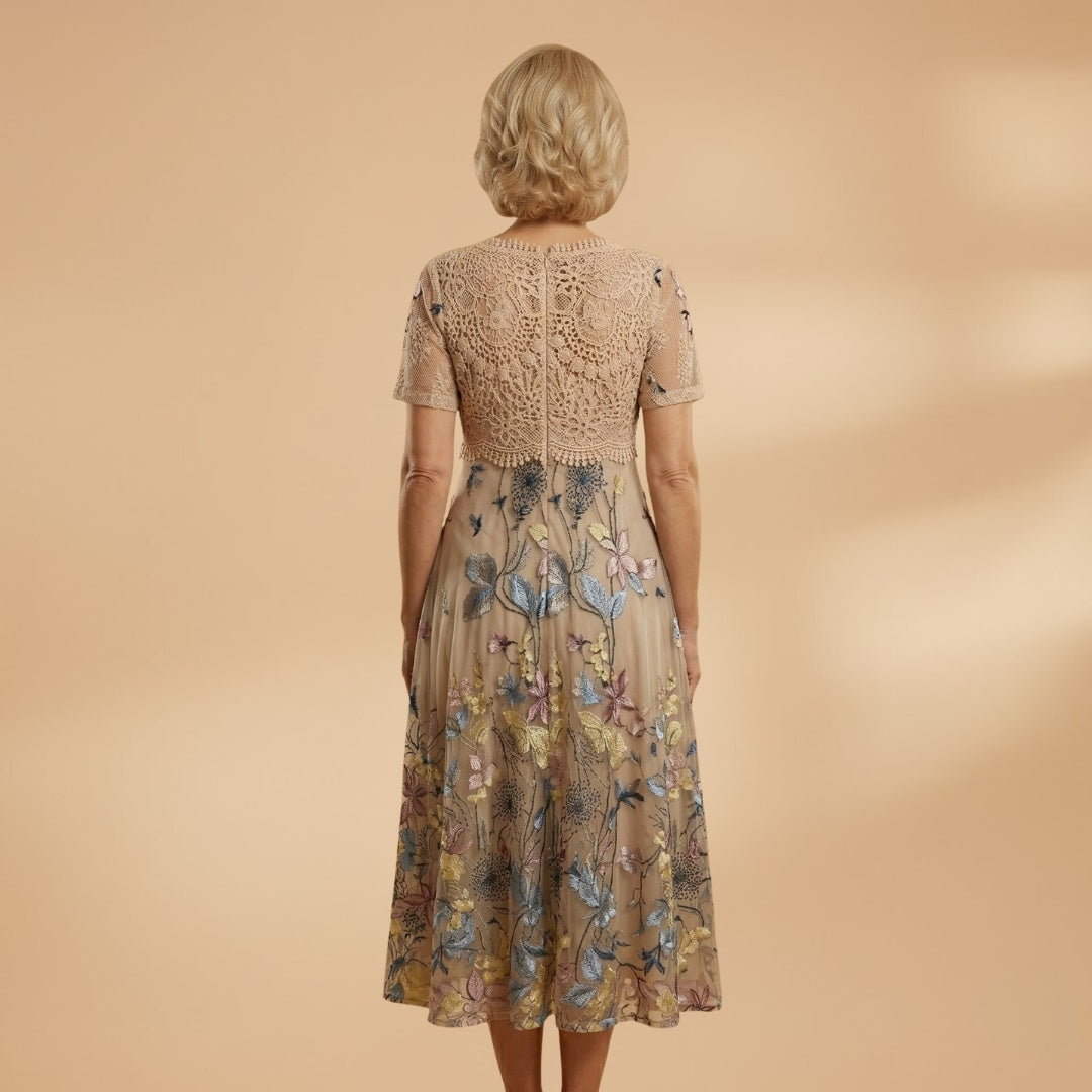 Mariana | Vestido Midi de Renda Estampado Mulher Manga Curta