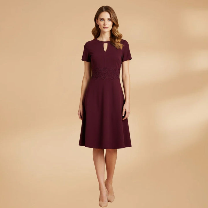 Dulce | Vestido Midi Renda Mulher Manga Curta
