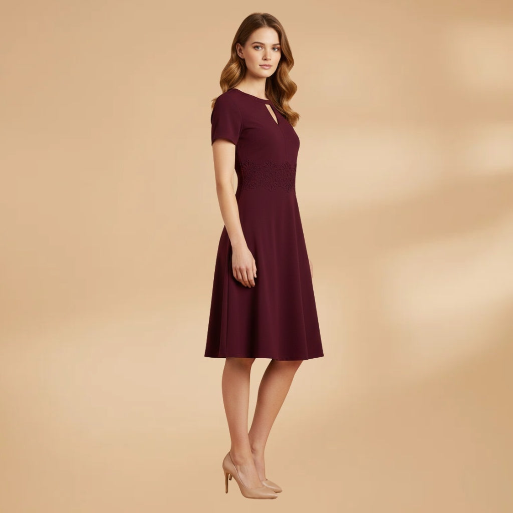 Dulce | Vestido Midi Renda Mulher Manga Curta