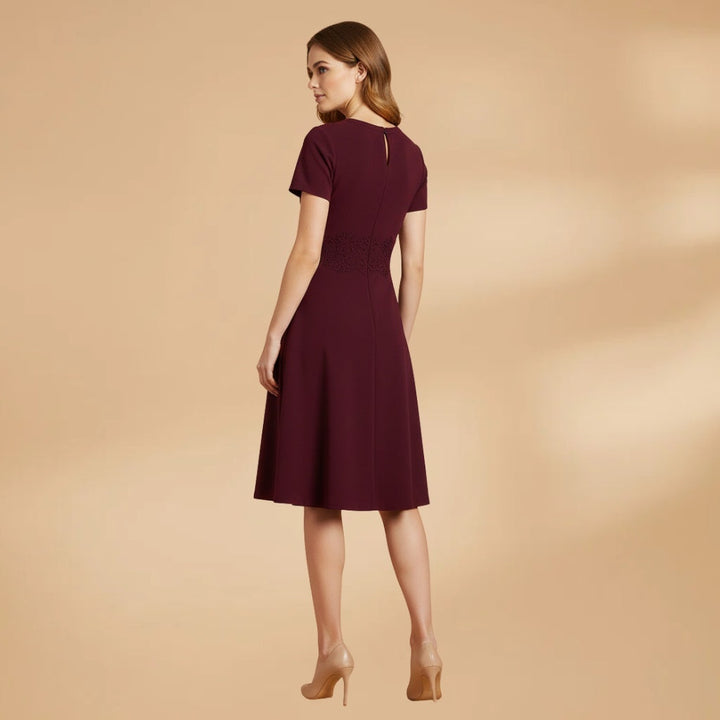 Dulce | Vestido Midi Renda Mulher Manga Curta