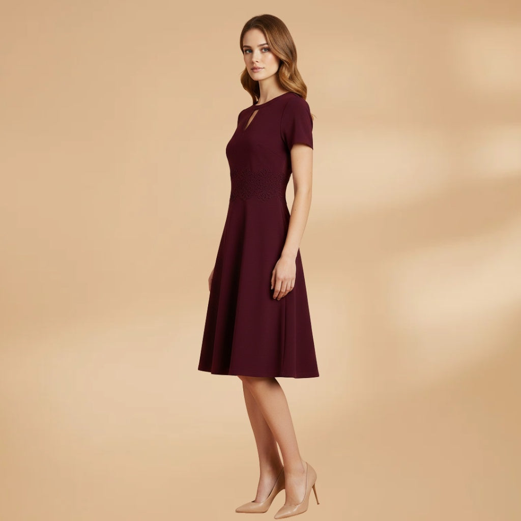 Dulce | Vestido Midi Renda Mulher Manga Curta