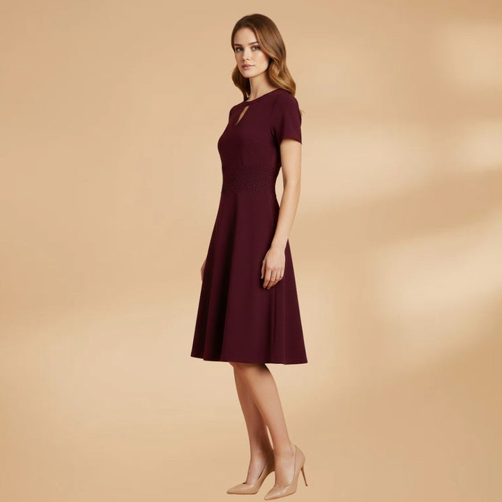 Dulce | Vestido Midi Renda Mulher Manga Curta