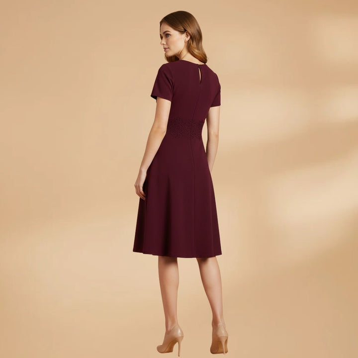 Dulce | Vestido Midi Renda Mulher Manga Curta